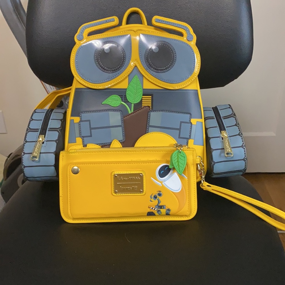 Wall-e Loungefly backpack & wallet